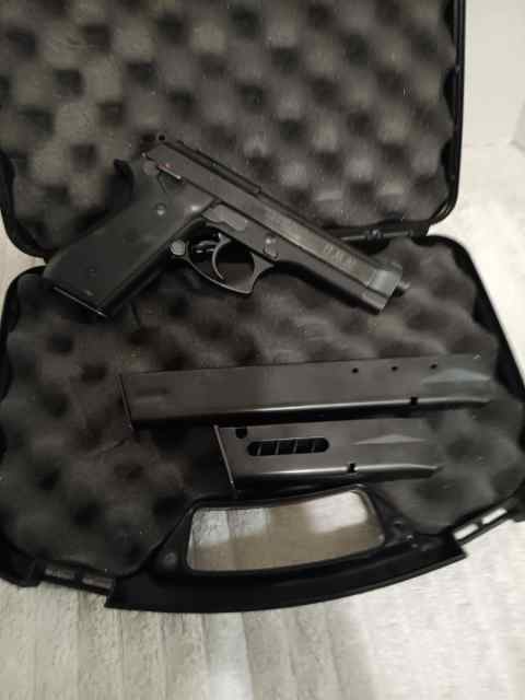 TAURUS PT 92 AF WITH EXTRA HIGH CAP MAG AND CASE