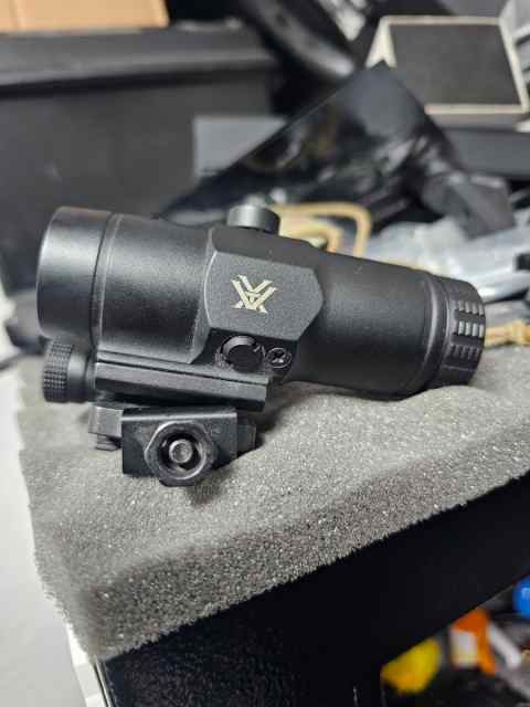 Vortex VMX-3 magnifier