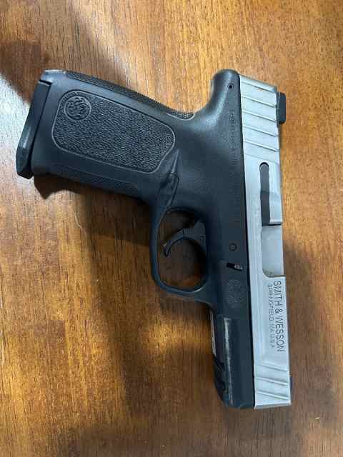 Smith and Wesson SD40 VE 