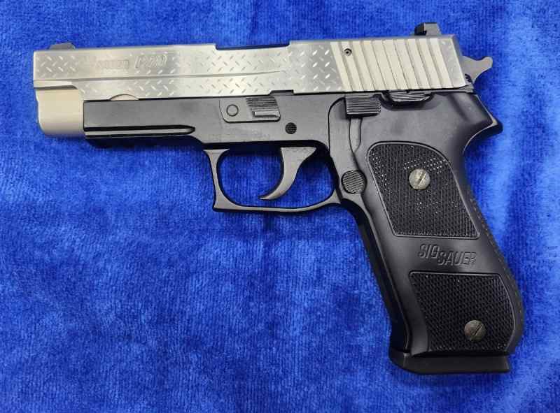 Sig 220 Diamond (2).jpg