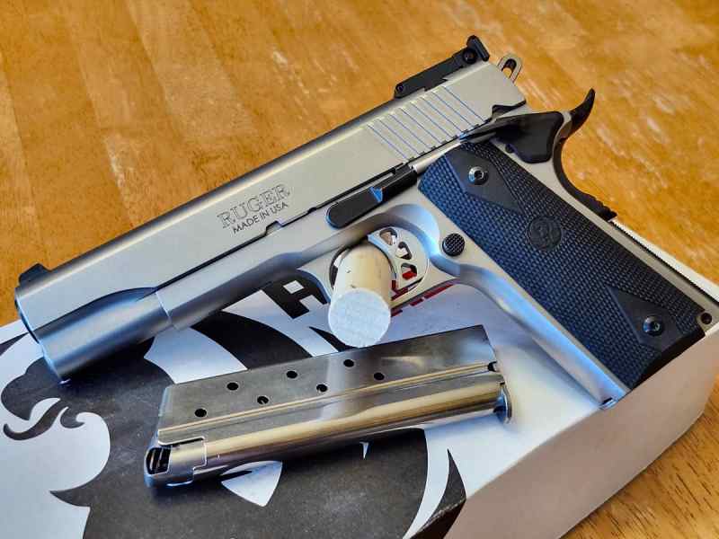 Beautiful Ruger SR1911 1911 10mm w/ Box and 2 Mags