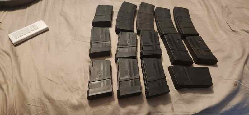 AR 15 Mags and a Scope Mount