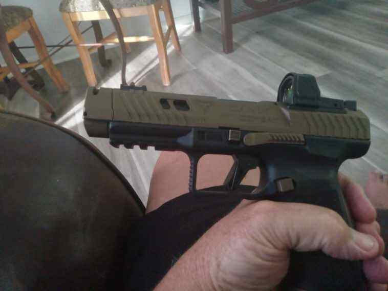  Canik TTI 9mm. Comes with red dot sight