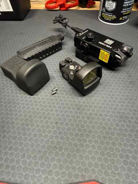 Leupold DeltaPoint Pro, Holosun LS117 Laser Sight