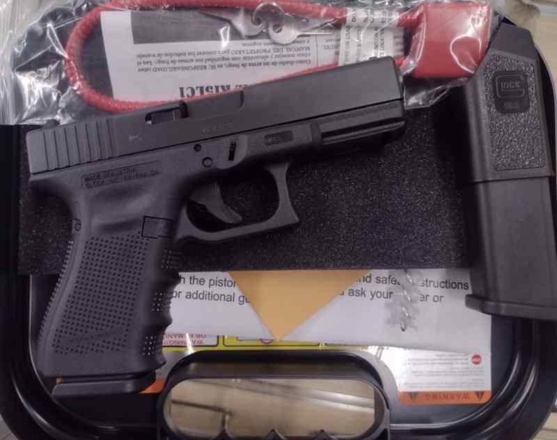 Glock 19, 9mm slightly used…for sale in Dallas 