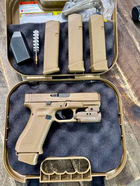 Glock 19x w Extras