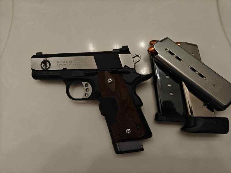 Smith &amp; Wesson 1911 Pro Series 45 ACP 3&quot; TWO-TONE 