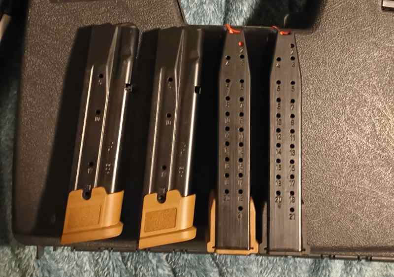 P320mags2.jpg