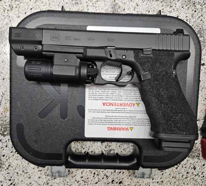 GLOCK 17C GEN4 WITH EXTRAS 