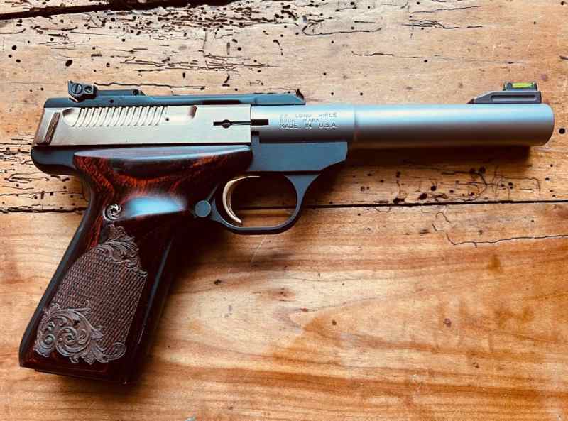 Buckmark r.jpg