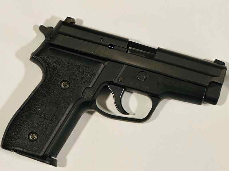SIG P229, SIG P320, GLOCK 21SF