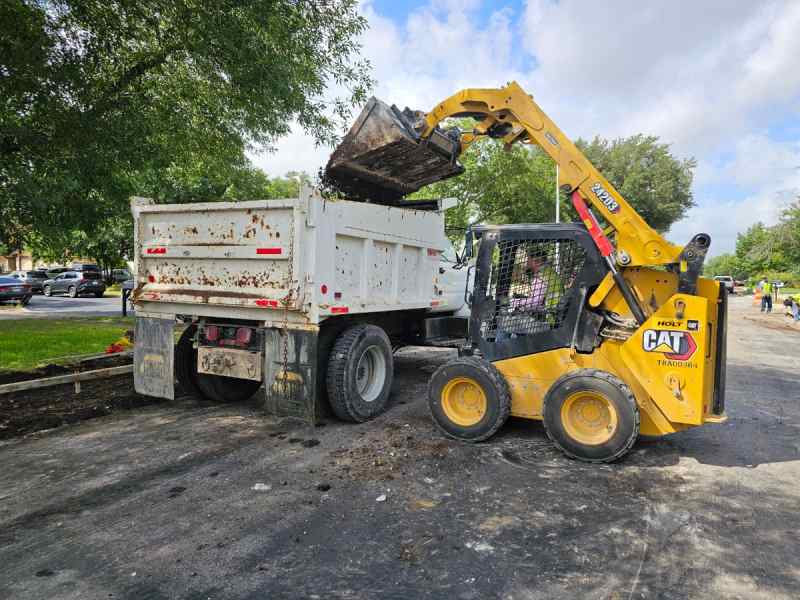 Skidsteer with operator for trade 