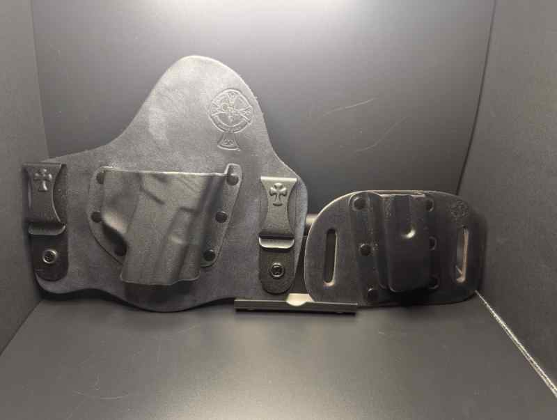 Sig P228 Crossbreed Supertuck and mag carrier 
