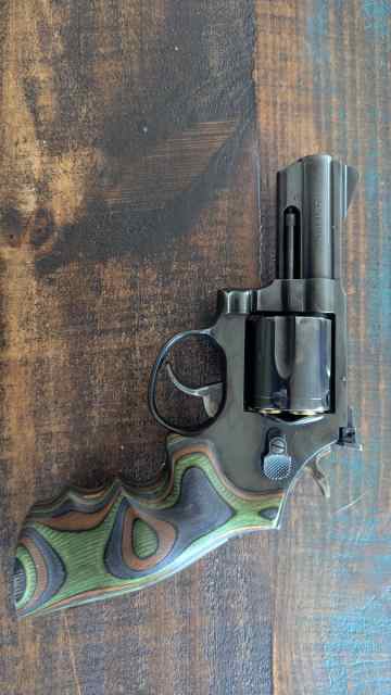 Taurus 441 .44 spl special 3inch barrel adj. sight