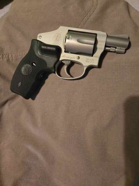 Smith &amp; Wesson 38 special J frame 