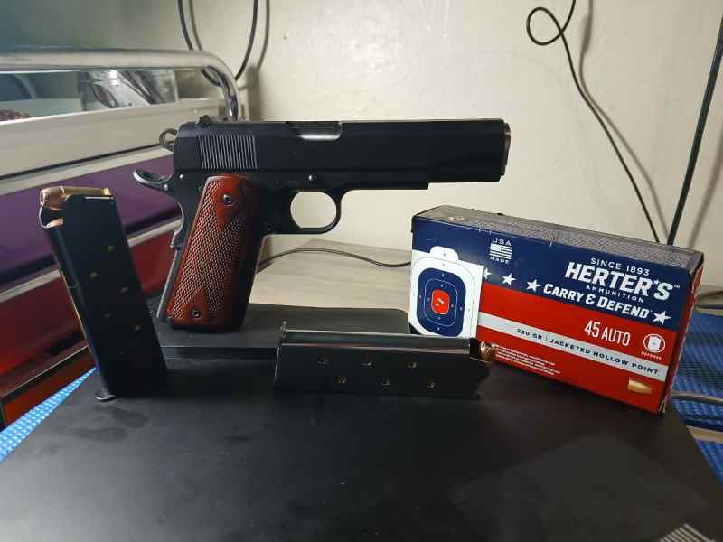 Colt 1911 (missing front sight)