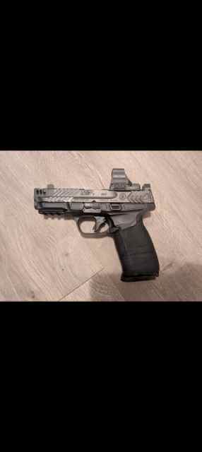 S&amp;W M&amp;P Metal carry comp with extras