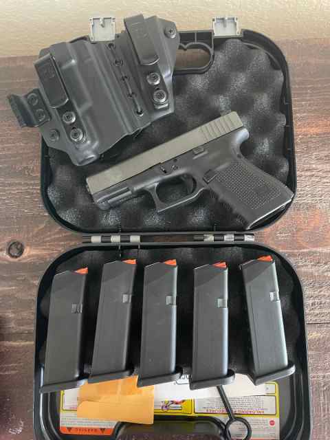 Glock 19 gen4 with extras