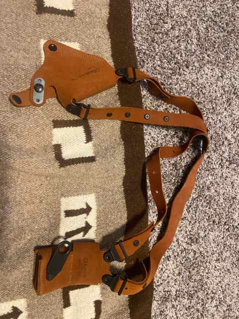 Galco 38 special shoulder holster + speed loaders 