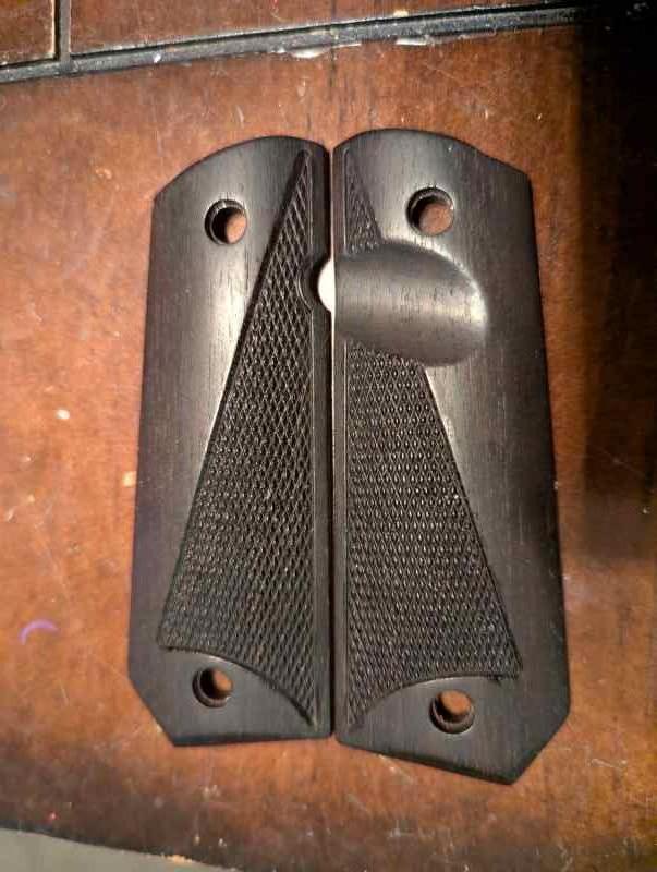 1911 Wood Grips.MP.jpg