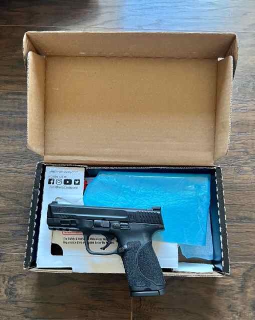 M&amp;P Compact 40S&amp;W 2.0 LNIB
