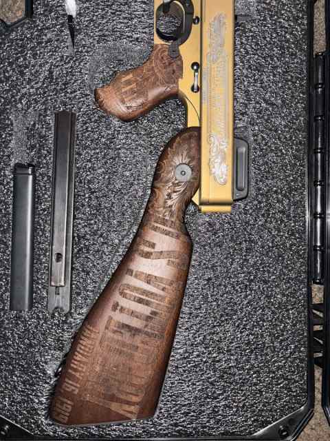 Tommy gun