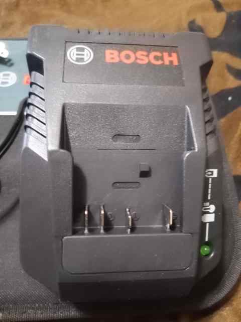 NEW Bosch BC660 18-volt LithiumIon Battery Charger
