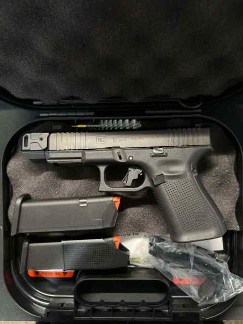 Glock 19 Gen 5 with Threaded barrel
