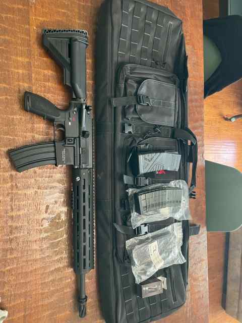 HK MR556A1