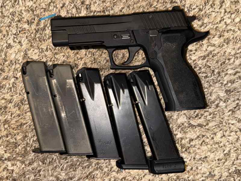 Sig Sauer P226 Enhanced Elite .40 S&amp;W Package