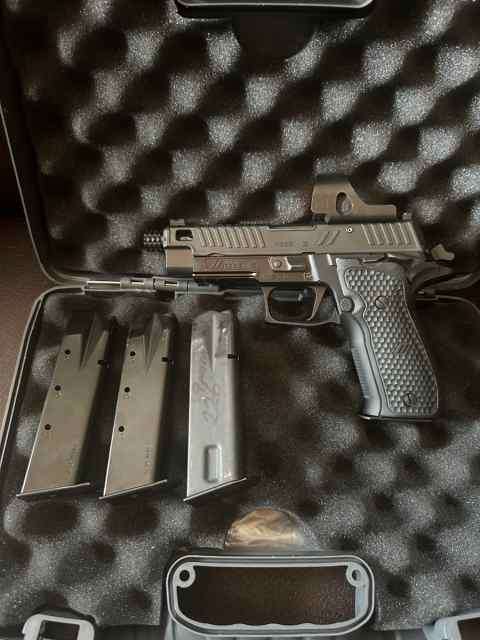 WTS/T ZEV P226 w/ TRIJICON SRO