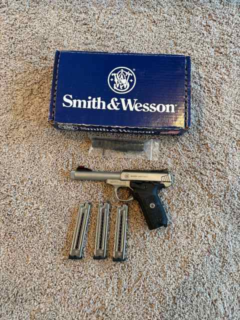 S&amp;W Victory 22LR w/ 3 magazines