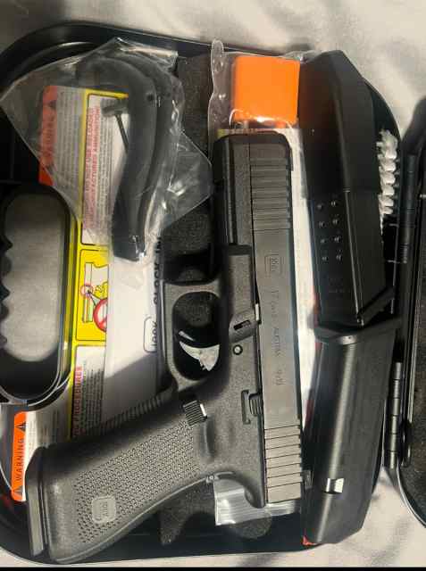 Gen 5 Glock 17 with night sites NIB