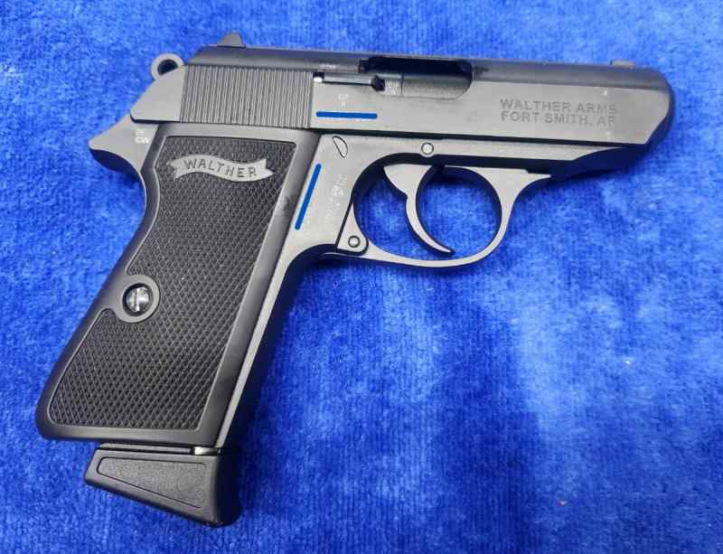 Walther PPK 22 (1).jpg