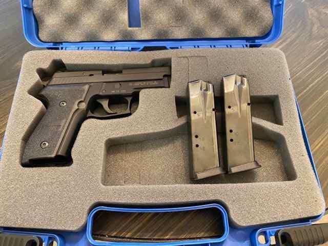 SIGARMS Inc. Sig Sauer P~229 / .40 S&amp;W.