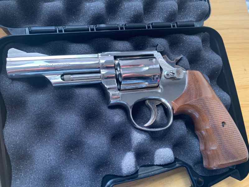 S&amp;W Model 19