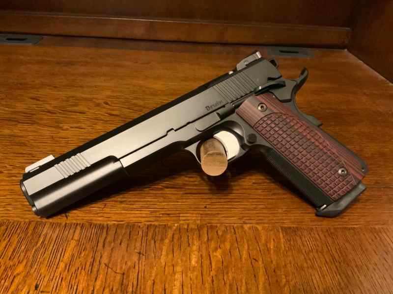 Dan Wesson Bruin 10mm long slide