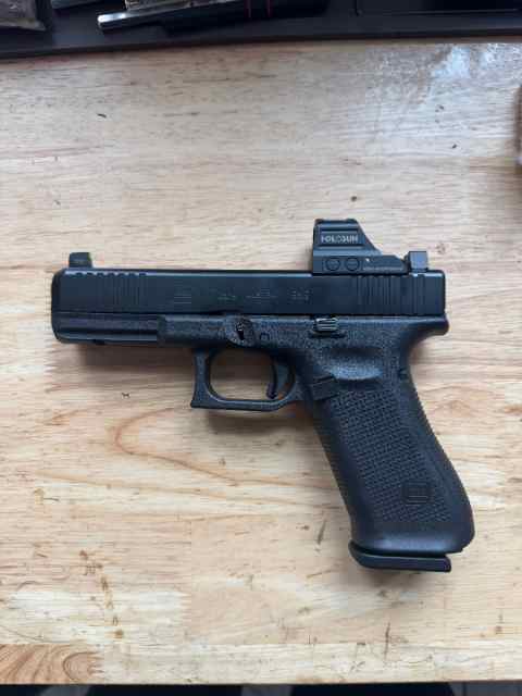Glock 17 g5 with holosun 