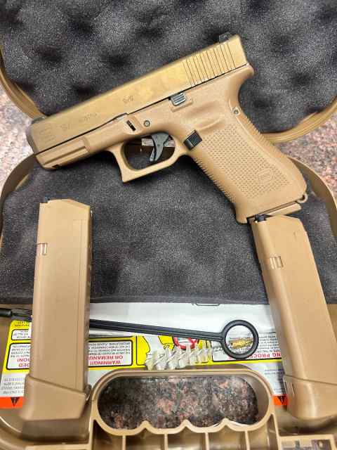 Glock 19X 9MM W/3 Mags &amp; Case