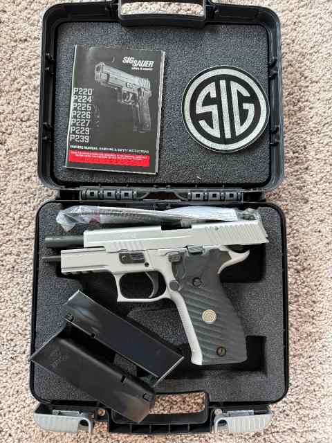 Sig P226 Elite Stainless with Factory SRT