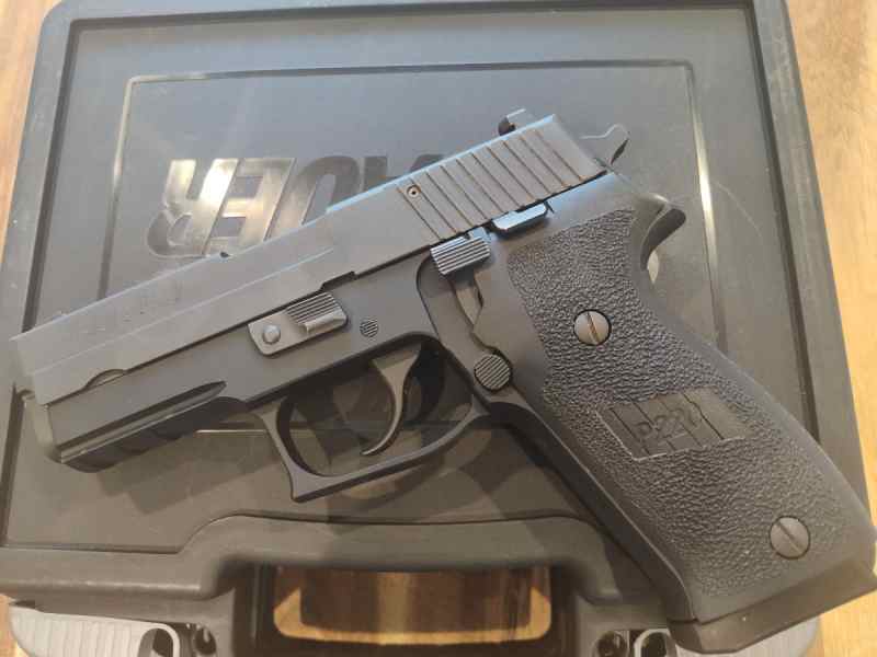 Sig Sauer P220 Carry