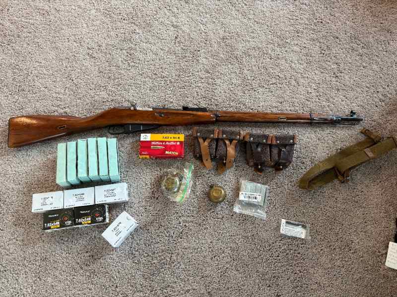 Mosin 91/30 with ammo and accessories