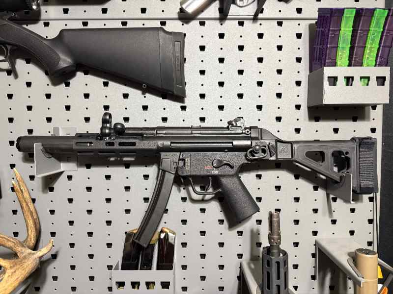 HK SP5K w/ SB Brace, Lee Sporting Handguard, Case