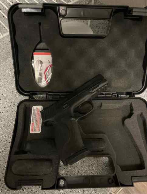 Smith &amp; Wesson MP2.0 .40Cal