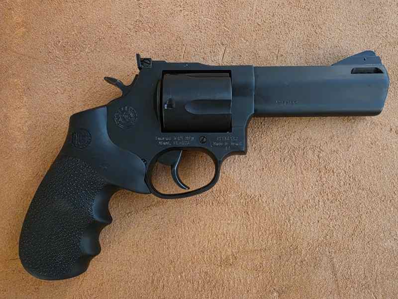 Taurus Tracker 44 Magnum w/ Bianchi Holster