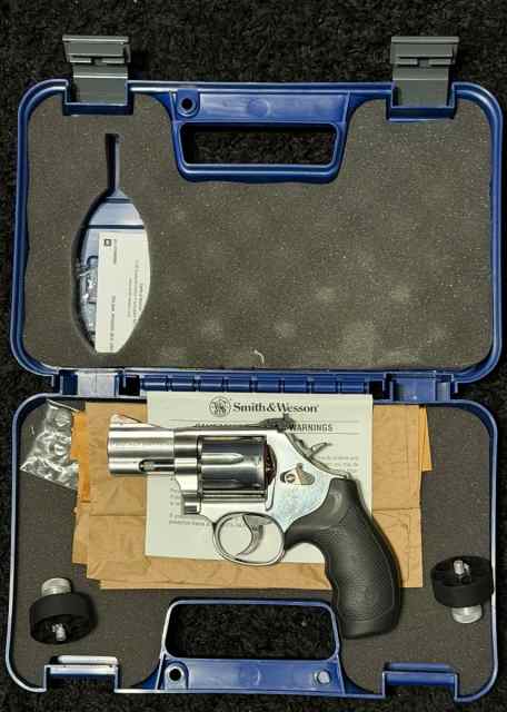SMITH-WESSON 686 PLUS: 357 MAG / 38 SPECIAL