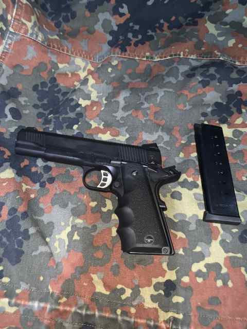 Tisas 1911 .45 ( duty model )