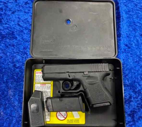 Glock 26 Gen 2 W/ factory mags