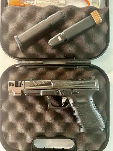 Glock 2 .jpg