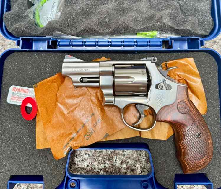 Smith &amp; Wesson 629-6 Deluxe 44 Magnum 3”